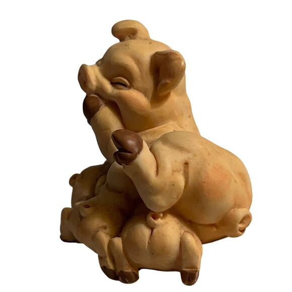 Mama Pig Resin Figure with 3 Piglets Nursing 1994 Signed J.C. - Picture 2 of 7